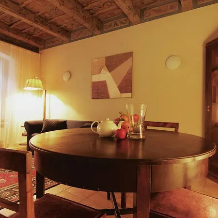Rustic 2 Bedroom Apt In The Heart Of Mala Strana