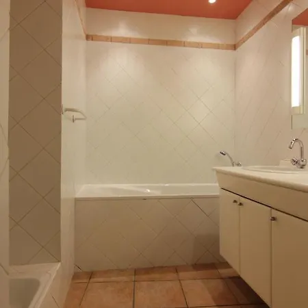 Rustic 2 Bedroom Apt In The Heart Of Mala Strana